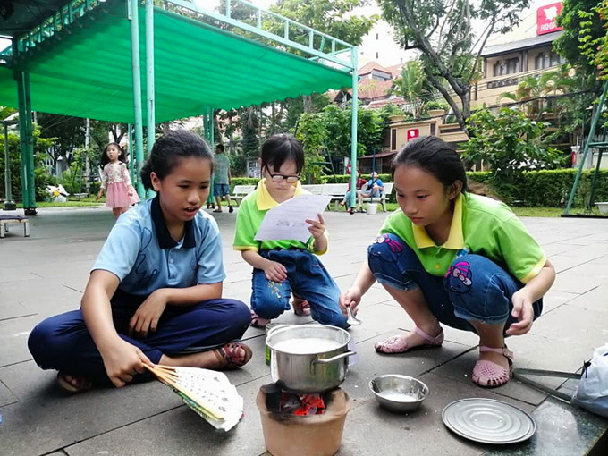 Khéo tay hay làm: Thực hiện món chè chuối cùng Đội Kỹ năng Khéo tay