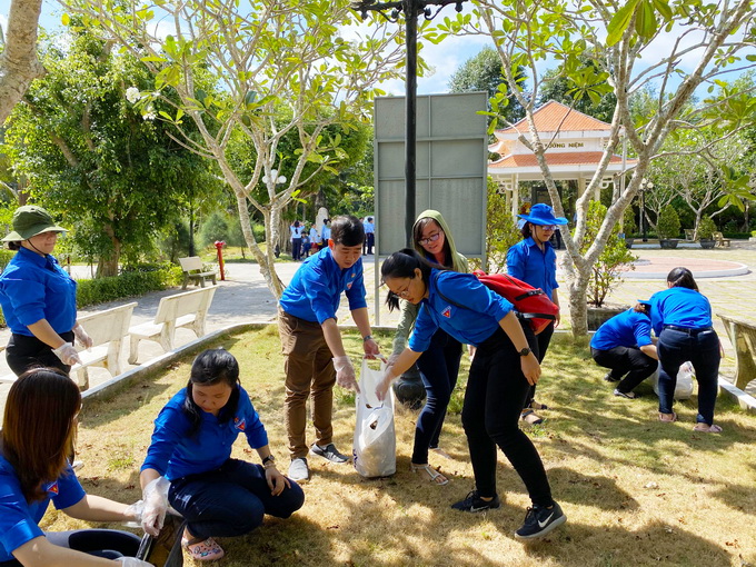 Sinh hoạt chủ điểm tháng 3 - Hành trình về nguồn tại Khu di tích Căn cứ Khu ủy Sài Gòn - Gia Định