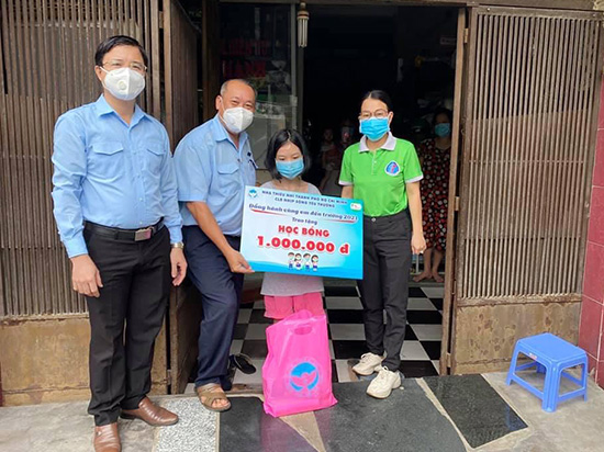 Chăm lo cho các em Thiếu nhi khó khăn do dịch Covid-19