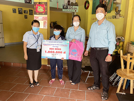 Chăm lo cho các em Thiếu nhi khó khăn do dịch Covid-19