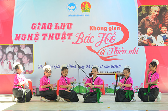 Chương trình giao lưu nghệ thuật Không gian Bác Hồ với thiếu nhi