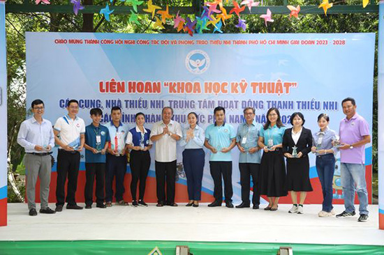 Thiếu nhi các địa phương phía Nam tranh tài sáng tạo khoa học kỹ thuật