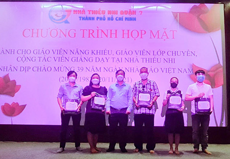 Hoạt động chào mừng 39 năm ngày Nhà giáo Việt Nam - Nhà Thiếu nhi Quận 7