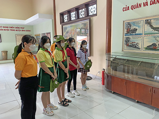 Sinh hoạt truyền thống và Trao giải thưởng các hội thi - Nhà Thiếu nhi Huyện Bình Chánh
