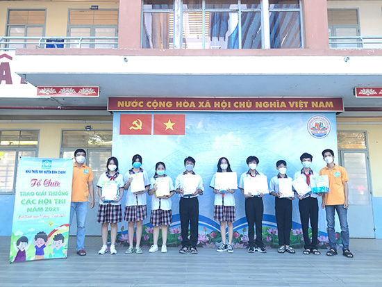 Sinh hoạt truyền thống và Trao giải thưởng các hội thi - Nhà Thiếu nhi Huyện Bình Chánh