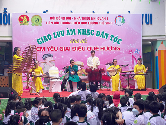 Đưa âm nhạc dân tộc đến với học sinh - Nhà Thiếu nhi Quận 1