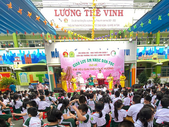 Đưa âm nhạc dân tộc đến với học sinh - Nhà Thiếu nhi Quận 1