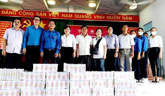 Chăm lo cho Thiếu nhi vùng sâu vùng xa - Nhà Thiếu nhi Quận 11