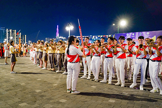 Chương trình biểu diễn trống kèn tại công viên Bến Bạch Đằng