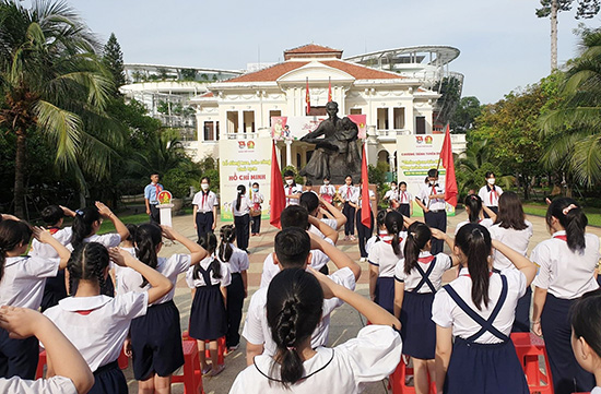Liên hoan Phụ trách sao giỏi và Tuyên dương cháu ngoan Bác Hồ - Nhà Thiếu nhi Quận Phú Nhuận