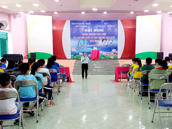 Tổ chức tuyên truyền và trợ giúp pháp lý cho trẻ em, học sinh - Nhà Thiếu nhi Quận 12