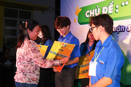 Trao học bổng Nụ cười hồng năm học 2022 - 2023 - Nhà Thiếu nhi Quận 3