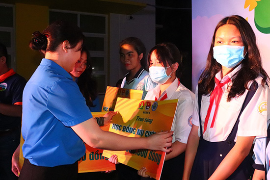 Trao học bổng Nụ cười hồng năm học 2022 - 2023 - Nhà Thiếu nhi Quận 3