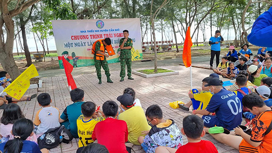 Chương trình trải nghiệm Một ngày làm chiến sĩ biên phòng - Nhà Thiếu nhi Huyện Cần Giờ