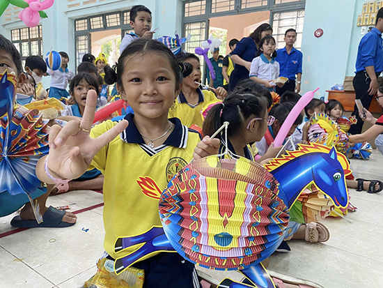 Chương trình chăm lo các em Thiếu nhi có hoàn cảnh khó khăn nhân dịp trung thu năm 2023 - Cụm thi đua số 04