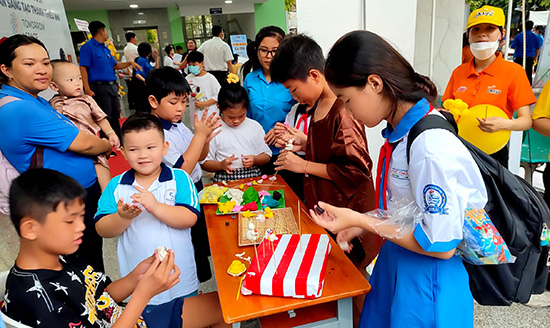 Chăm lo trung thu cho 300 em thiếu nhi - Nhà Thiếu nhi Quận 11