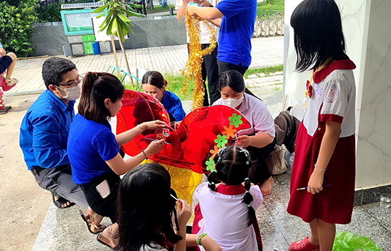 Chăm lo trung thu cho 300 em thiếu nhi - Nhà Thiếu nhi Quận 11