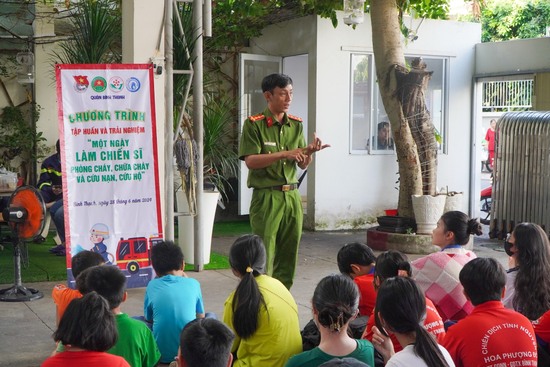 Chương trình tập huấn và trải nghiệm "Một ngày làm chiến sĩ phòng cháy, chữa cháy và cứu nạn, cứu hộ" năm 2024 - Nhà Thiếu nhi Quận Bình Thạnh