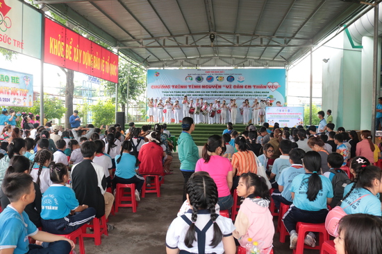 Chương trình tình nguyện Vì Đàn Em Thân Yêu - Cụm thi đua số 1 hệ thống Nhà Thiếu nhi