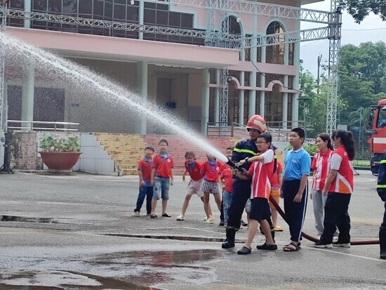 Kỹ năng thực hành xã hội về Phòng cháy chữa cháy, cứu hộ, cứu nạn cho thiếu nhi CLB Đội, Nhóm - Nhà Thiếu nhi Thành phố Thủ Đức