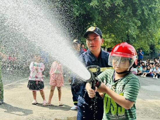 Chương trình trải nghiệm "Một ngày làm chiến sĩ phòng cháy chữa cháy" năm 2024 - Nhà Thiếu nhi Quận 8
